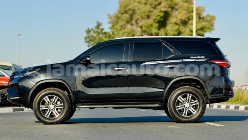 Big with watermark toyota fortuner clarendon import dubai 5359