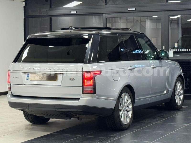Big with watermark land rover range rover vogue clarendon import dubai 5360
