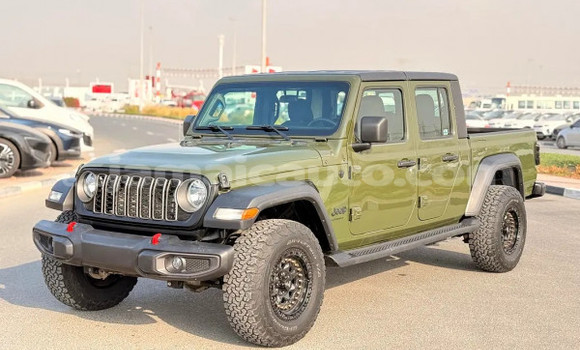 Buy Used Jeep Wrangler Green Car in Import - Dubai in Clarendon