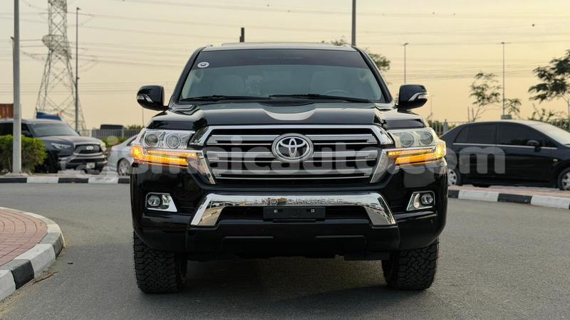 Big with watermark toyota land cruiser clarendon import dubai 5367