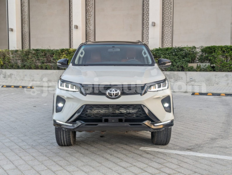 Big with watermark toyota fortuner clarendon import dubai 5369