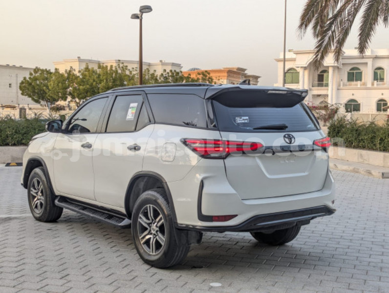 Big with watermark toyota fortuner clarendon import dubai 5369