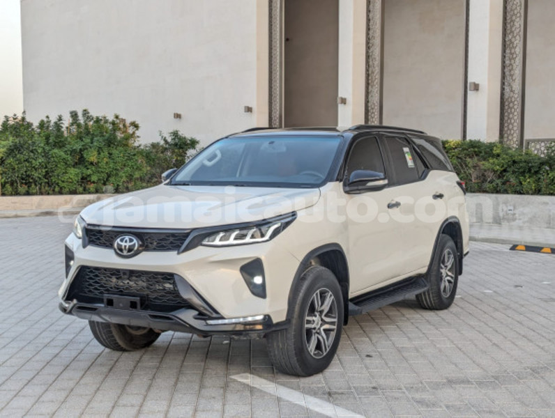 Big with watermark toyota fortuner clarendon import dubai 5369