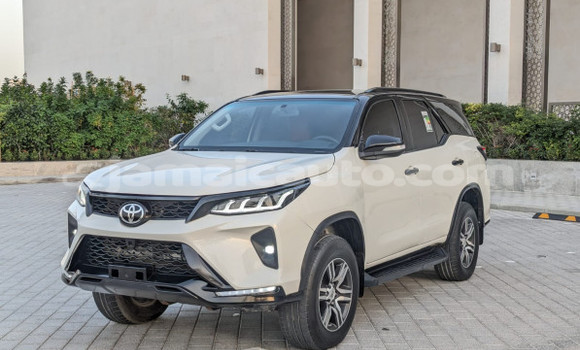 Buy Used Toyota Fortuner White Car in Import - Dubai in Clarendon Buy Used Toyota Fortuner White Car in Import - Dubai in Clarendon