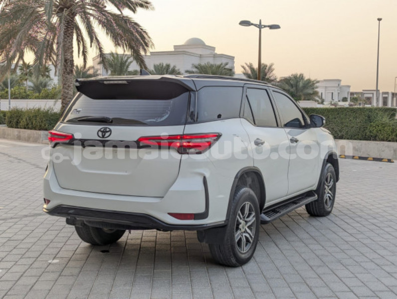 Big with watermark toyota fortuner clarendon import dubai 5369