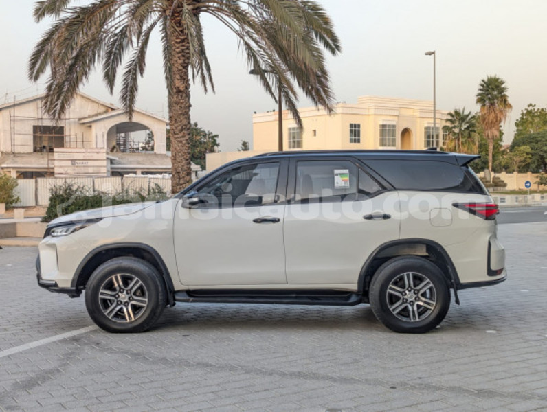 Big with watermark toyota fortuner clarendon import dubai 5369