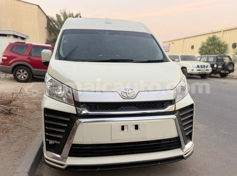 Big with watermark toyota hiace clarendon import dubai 5370