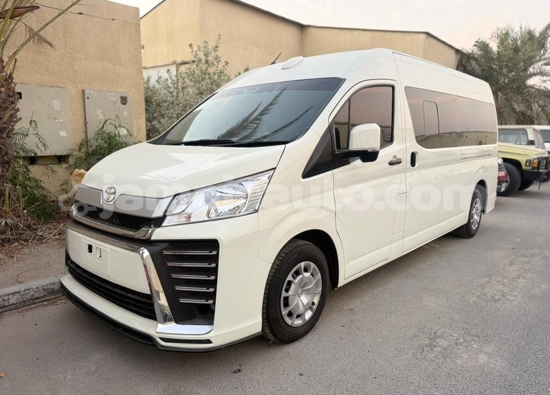 Big with watermark toyota hiace clarendon import dubai 5370
