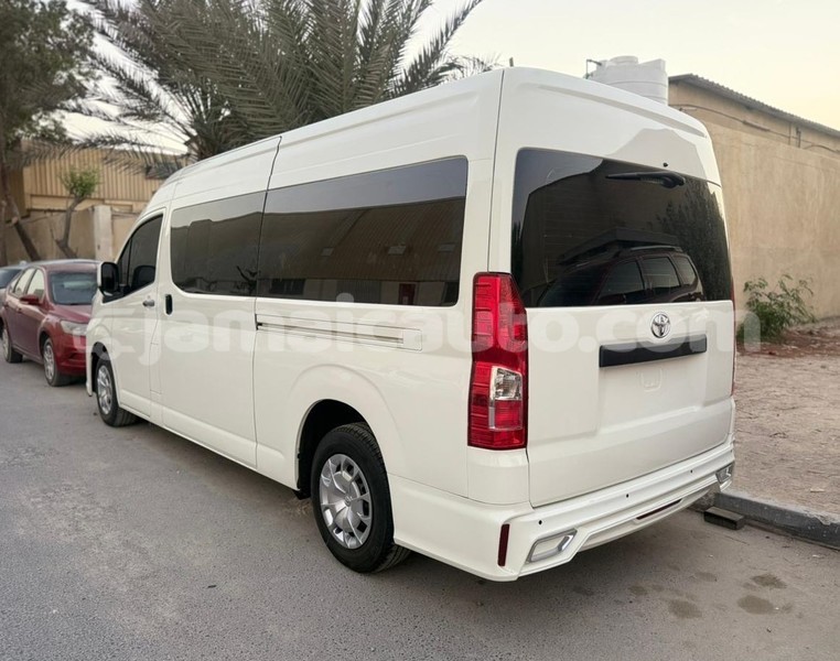Big with watermark toyota hiace clarendon import dubai 5370