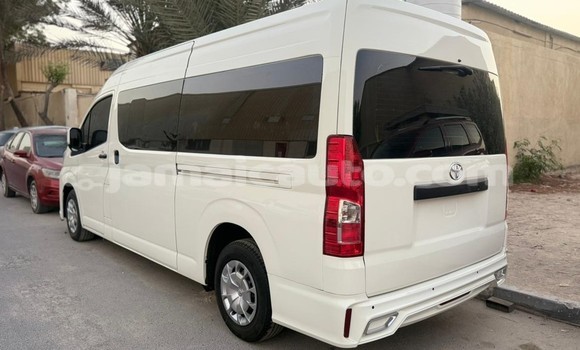 Buy Used Toyota Hiace White Car in Import - Dubai in Clarendon Buy Used Toyota Hiace White Car in Import - Dubai in Clarendon