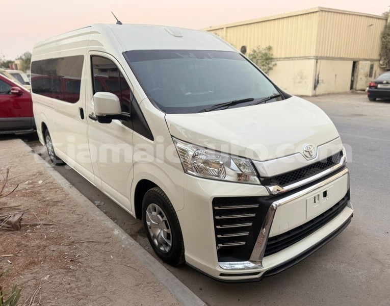 Big with watermark toyota hiace clarendon import dubai 5370