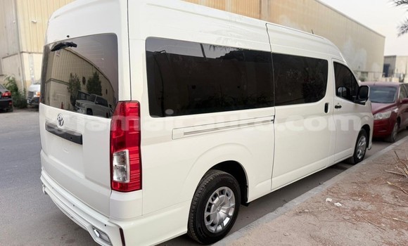 Buy Used Toyota Hiace White Car in Import - Dubai in Clarendon Buy Used Toyota Hiace White Car in Import - Dubai in Clarendon