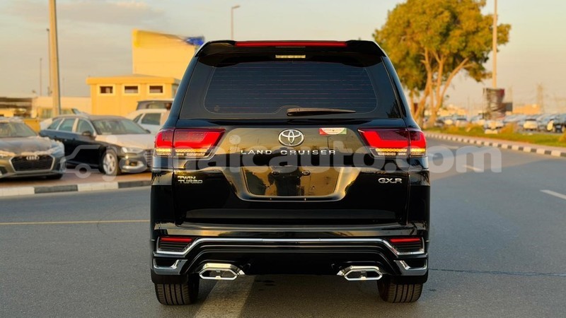 Big with watermark toyota land cruiser clarendon import dubai 5371