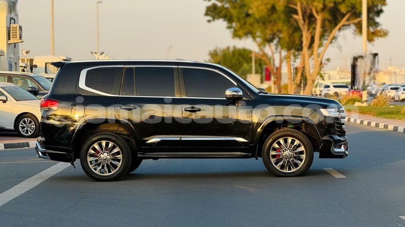 Big with watermark toyota land cruiser clarendon import dubai 5371