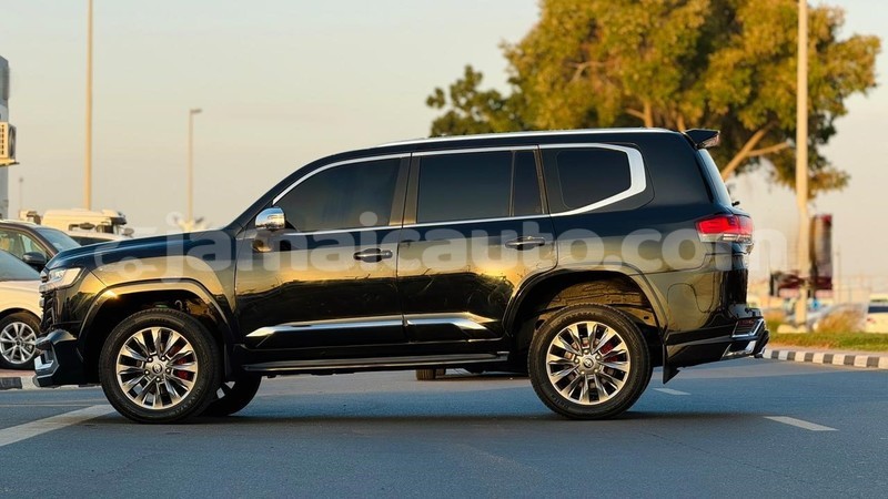 Big with watermark toyota land cruiser clarendon import dubai 5371