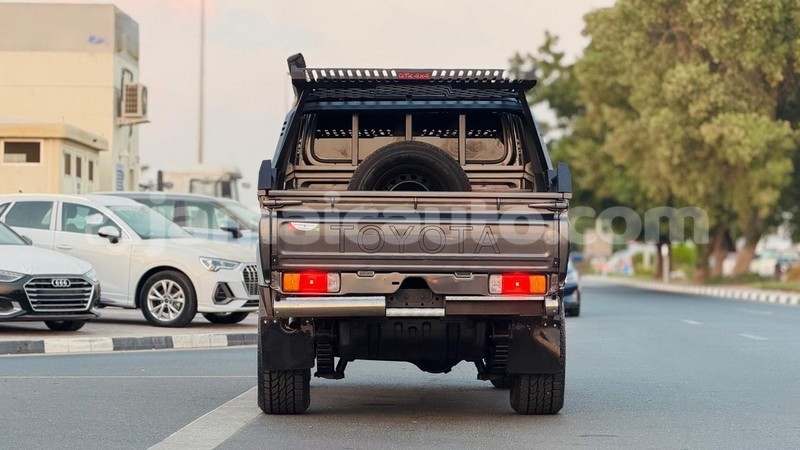 Big with watermark toyota land cruiser clarendon import dubai 5372