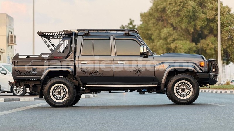 Big with watermark toyota land cruiser clarendon import dubai 5372