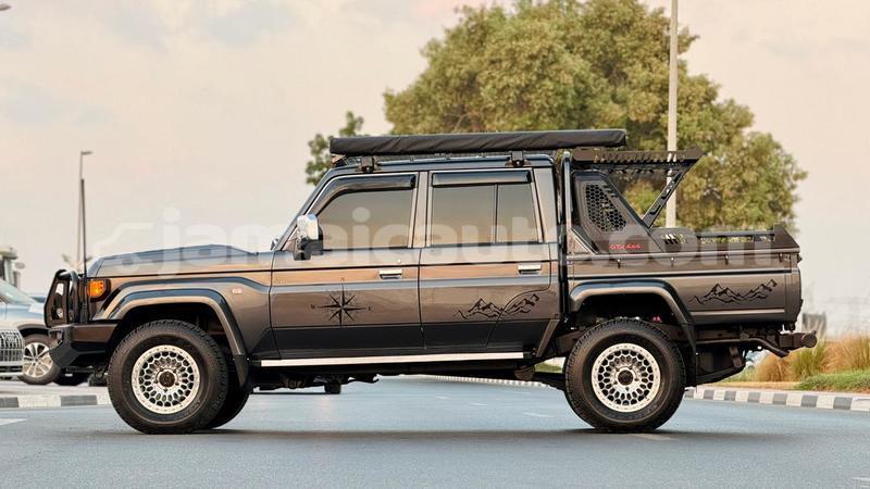 Big with watermark toyota land cruiser clarendon import dubai 5372