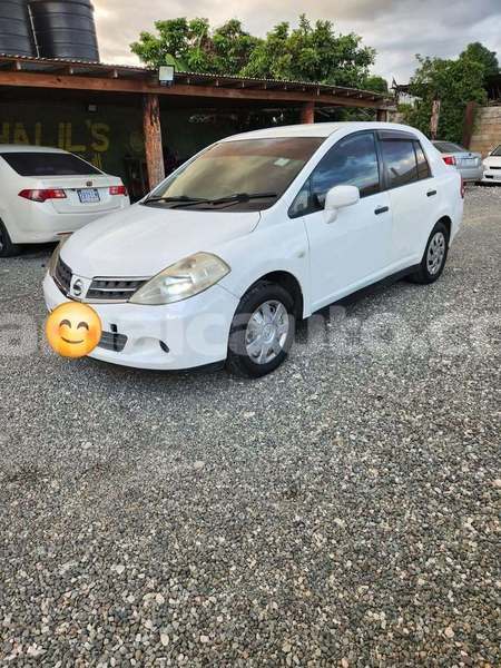 Big with watermark nissan tiida clarendon import dubai 5383