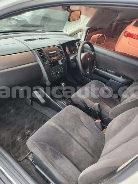 Big with watermark nissan tiida clarendon import dubai 5383