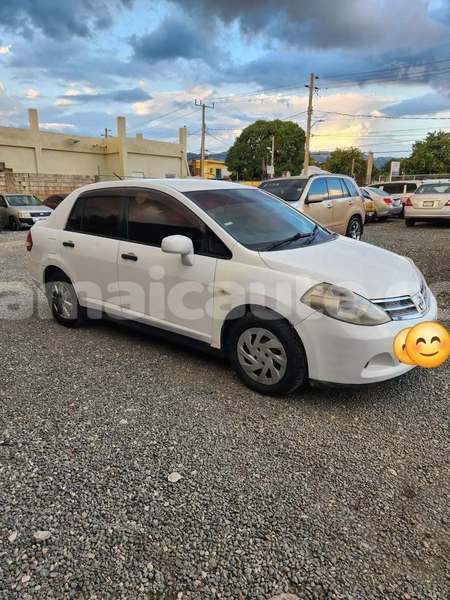 Big with watermark nissan tiida clarendon import dubai 5383