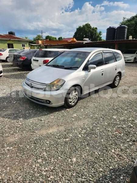 Big with watermark toyota axio clarendon import dubai 5389