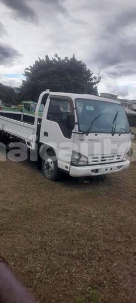 Big with watermark nissan evalia clarendon import dubai 5398