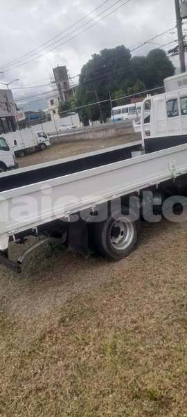 Big with watermark nissan evalia clarendon import dubai 5398