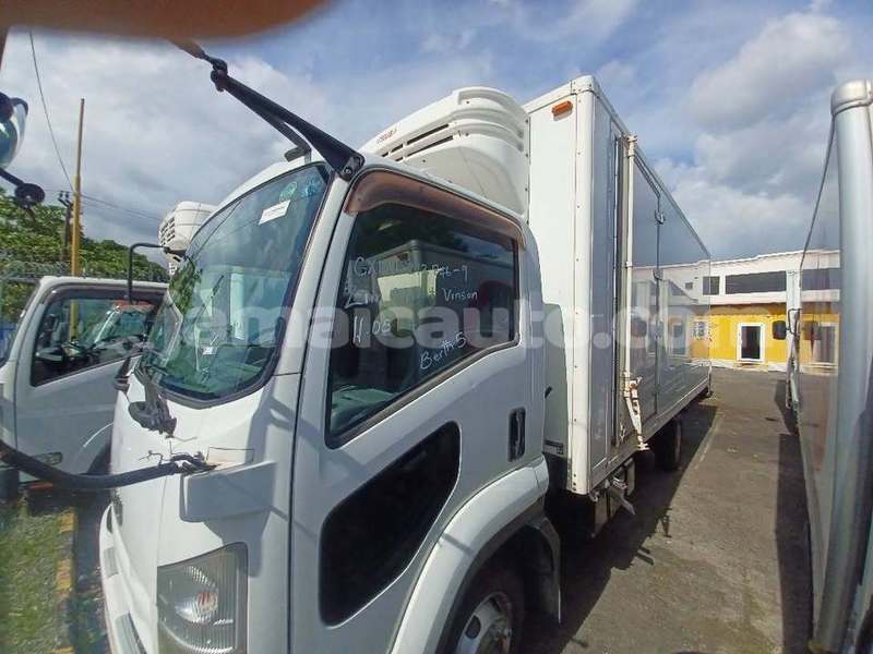 Big with watermark nissan ud clarendon import dubai 5399