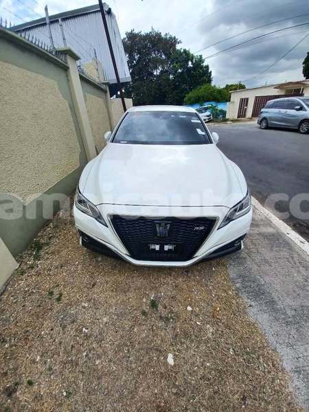 Big with watermark toyota crown clarendon import dubai 5404