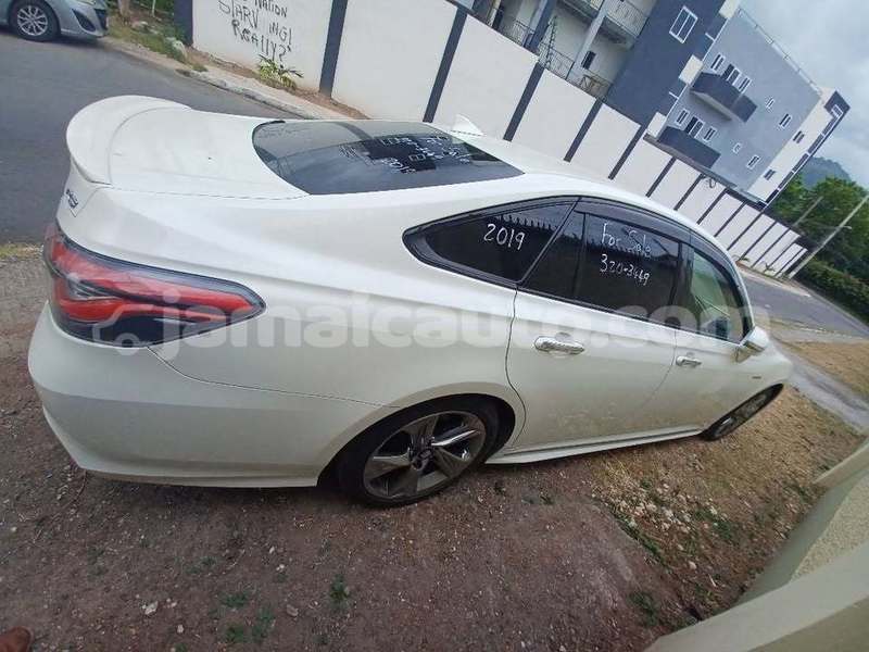 Big with watermark toyota crown clarendon import dubai 5404