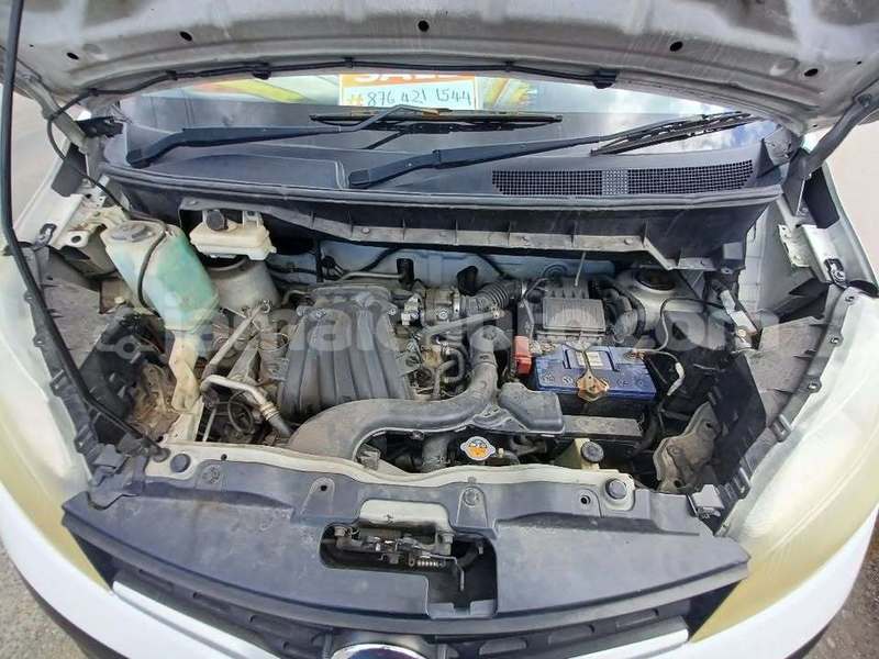 Big with watermark nissan np 300 clarendon import dubai 5406