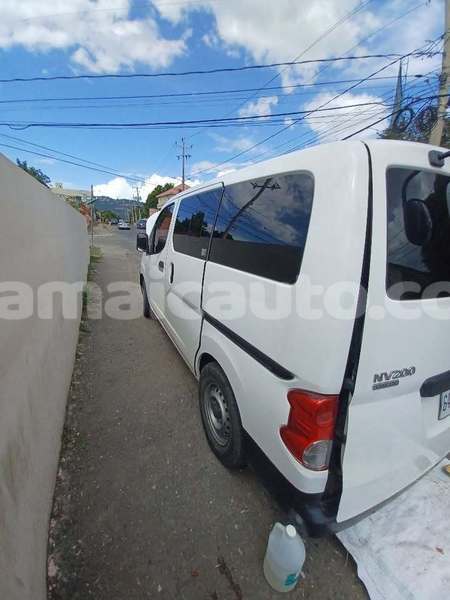 Big with watermark nissan np 300 clarendon import dubai 5406