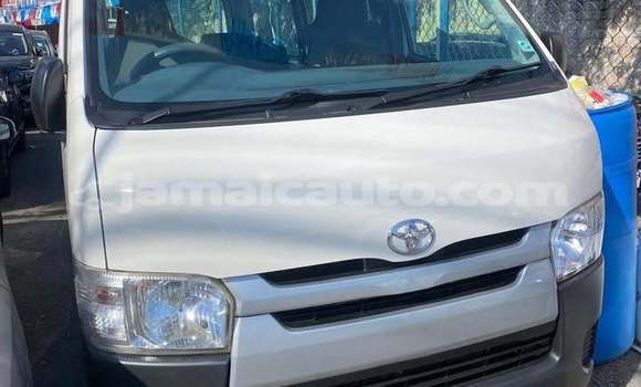 Buy Used Toyota Hiace White Car in Import - Dubai in Clarendon