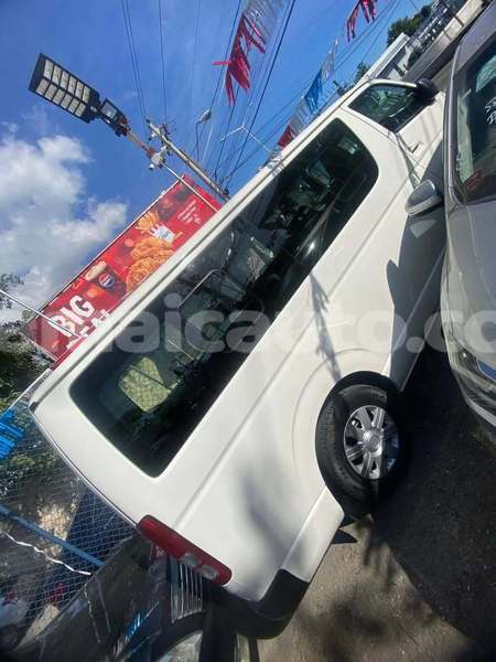 Big with watermark toyota hiace clarendon import dubai 5407