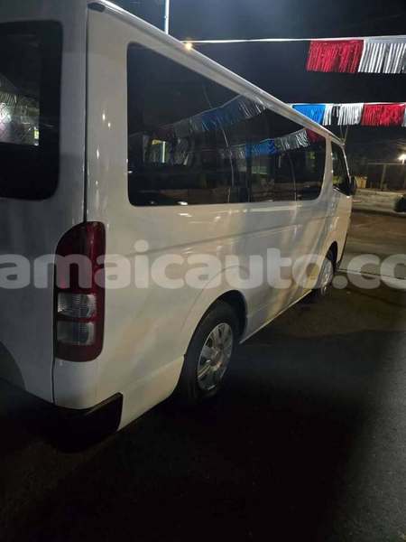 Big with watermark toyota hiace clarendon import dubai 5407