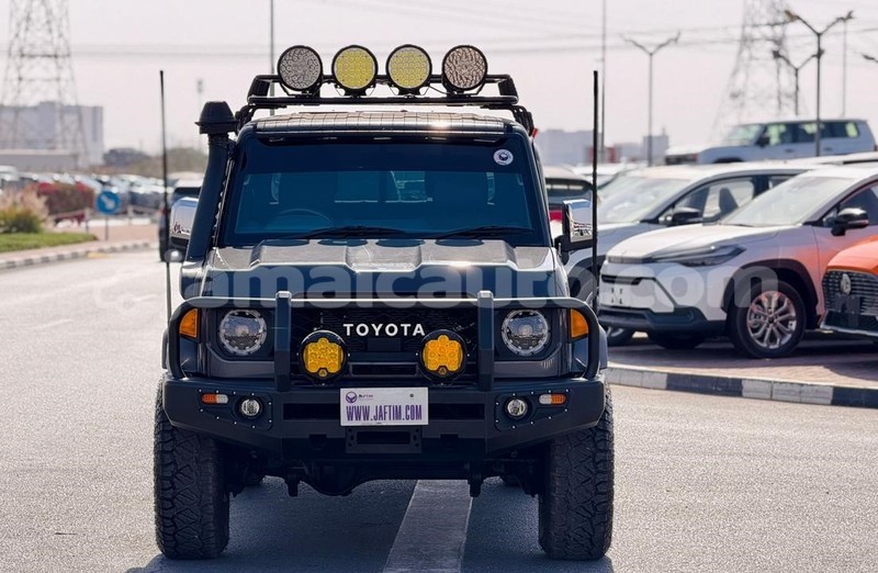 Big with watermark toyota land cruiser clarendon import dubai 5414