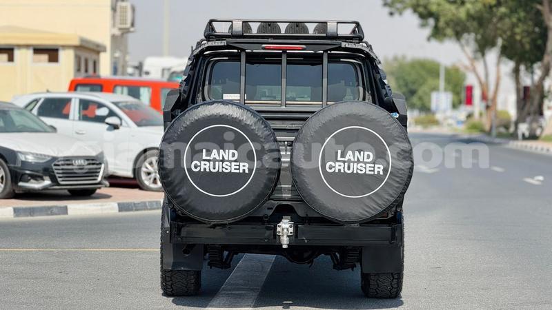 Big with watermark toyota land cruiser clarendon import dubai 5414