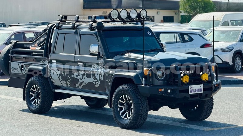 Big with watermark toyota land cruiser clarendon import dubai 5414