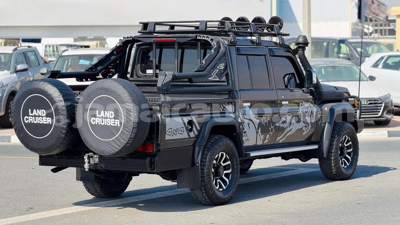 Big with watermark toyota land cruiser clarendon import dubai 5414