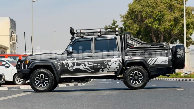 Big with watermark toyota land cruiser clarendon import dubai 5414