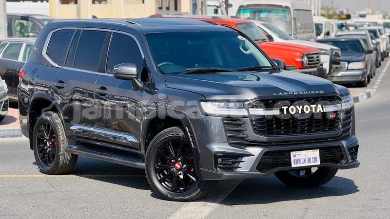 Big with watermark toyota land cruiser clarendon import dubai 5416