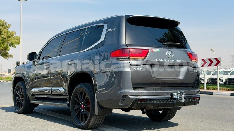 Big with watermark toyota land cruiser clarendon import dubai 5416