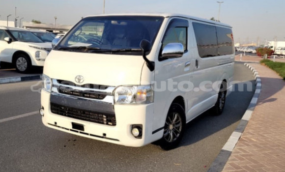 Buy Used Toyota Hiace White Car in Import - Dubai in Clarendon Buy Used Toyota Hiace White Car in Import - Dubai in Clarendon