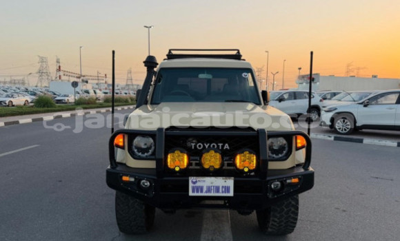 Buy Used Toyota Land Cruiser Beige Car in Import - Dubai in Clarendon