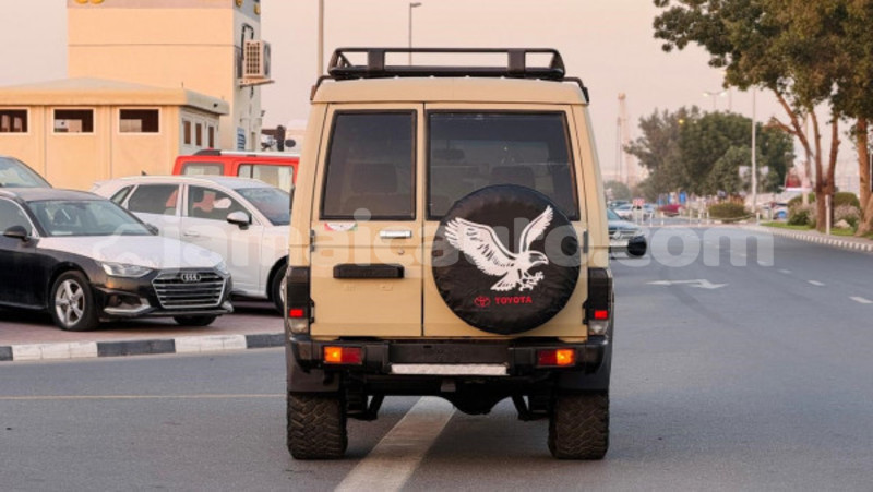 Big with watermark toyota land cruiser clarendon import dubai 5419