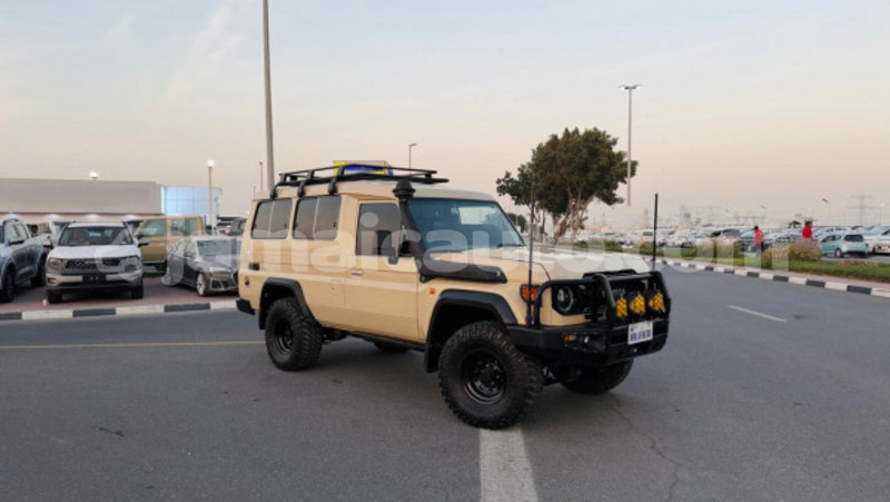 Big with watermark toyota land cruiser clarendon import dubai 5419