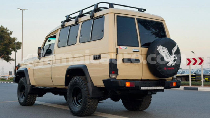 Big with watermark toyota land cruiser clarendon import dubai 5419