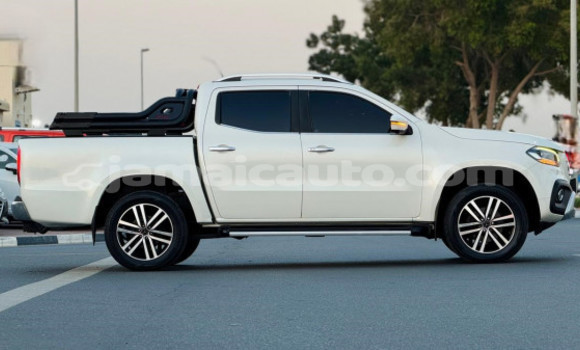 Buy Used Mercedes-Benz 250 White Car in Kingston in Kingston Buy Used Mercedes-Benz 250 White Car in Kingston in Kingston