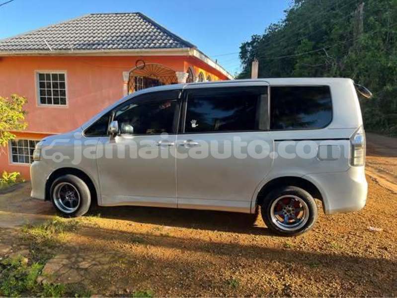 Big with watermark toyota voxy hanover lucea 5424